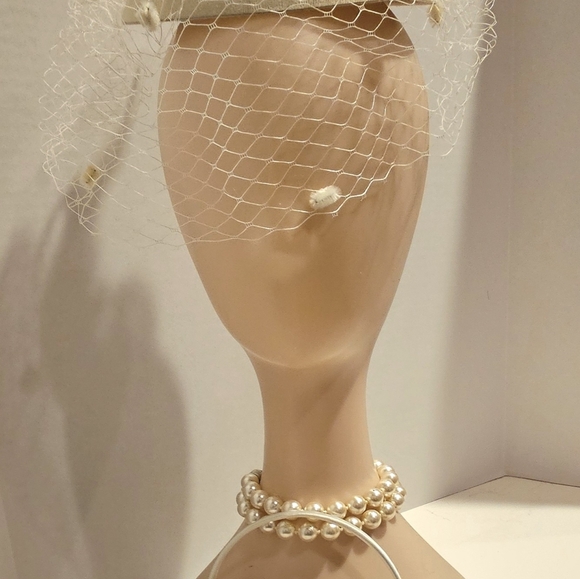 Elegant British Style Cream Pillbox Fascinator with Dotted Veil NWT main image 8